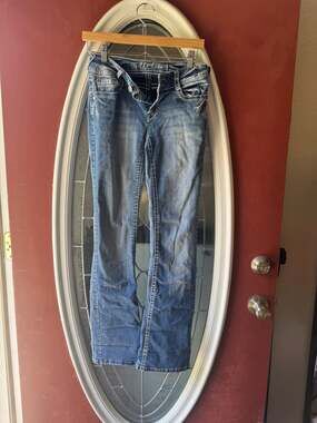 WallFlower Women's Embroidered Pocket Bootcut Jeans Size 3